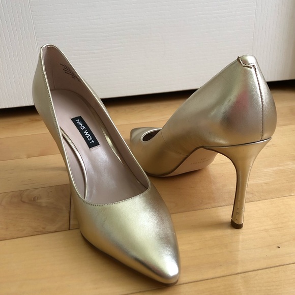 NWOT Nine West Leather Metallic Gold High Heels - Picture 10 of 10